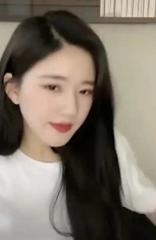 趙露思直播,青春活力與時尚魅力并存